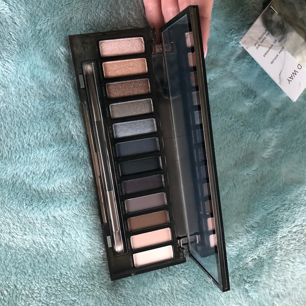 NWT Urban Decay Naked Smokey Palette